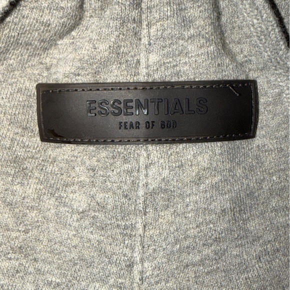 Fear of God Essentials Kids Size 4/5 Sweatshorts Heather Grey Oatmeal - Picture 3 of 8